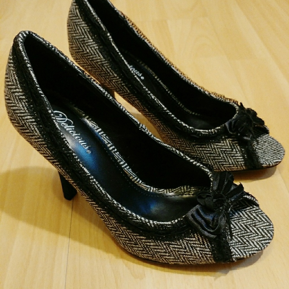 New lace and velvet trim pumps Sz6